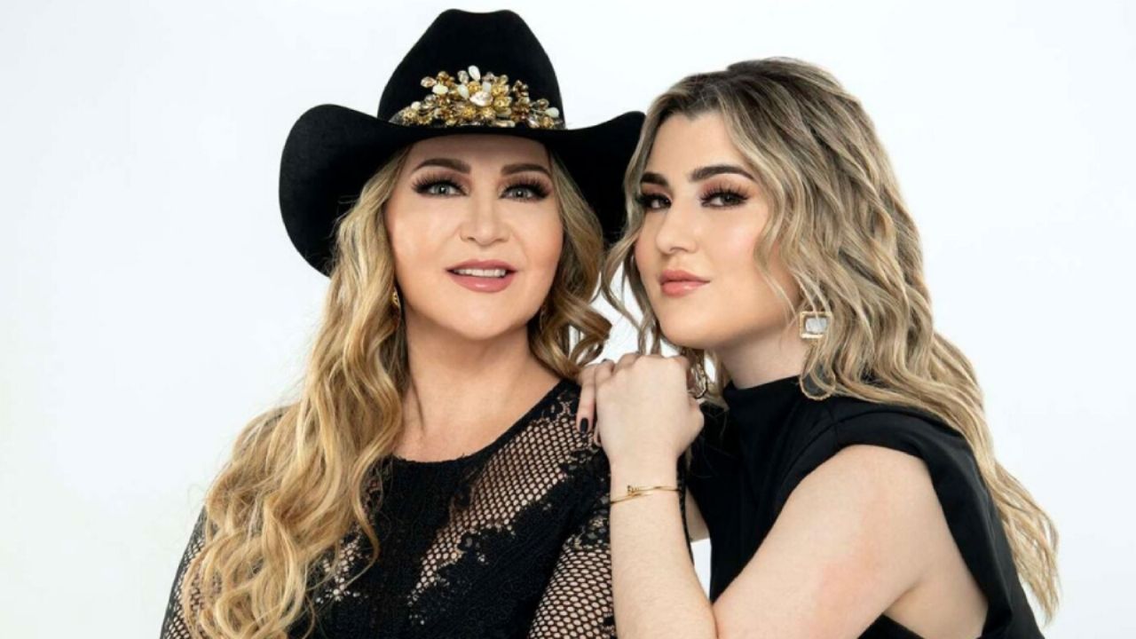 Alicia Villarreal detiene concierto para pedir un alto a ataques contra Melenie Carmona pese a pleito