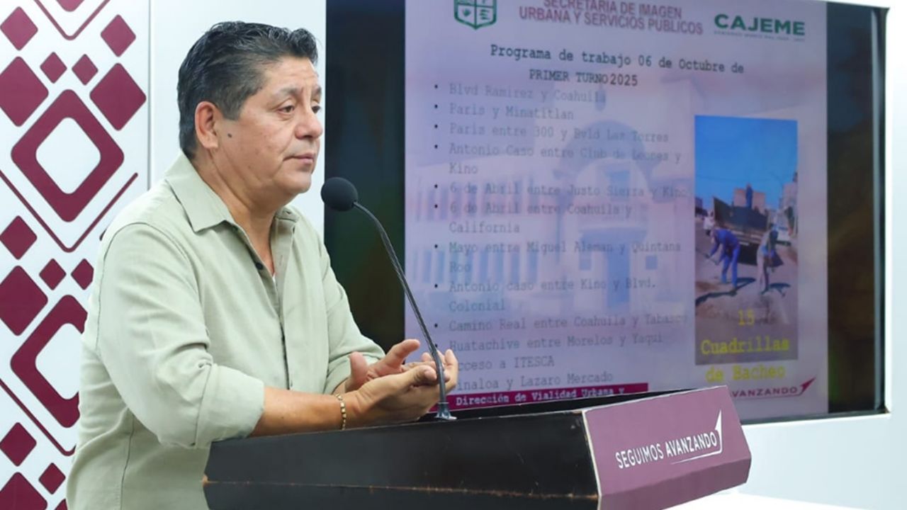 Realizan bacheo en vialidades principales de Ciudad Obregón con más de 300 metros cúbicos de asfalto