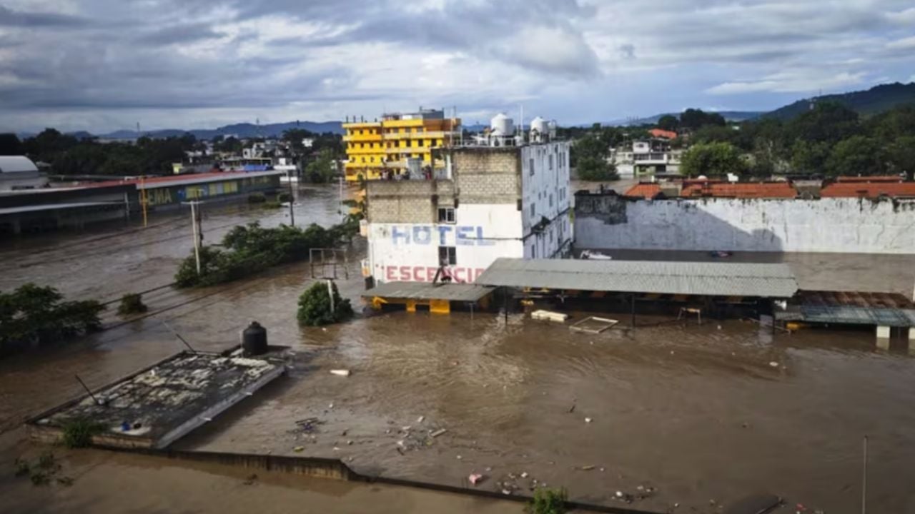 Alerta en México: Lluvias por ‘Priscilla’ y ‘Raymond’ dejan 21 muertos