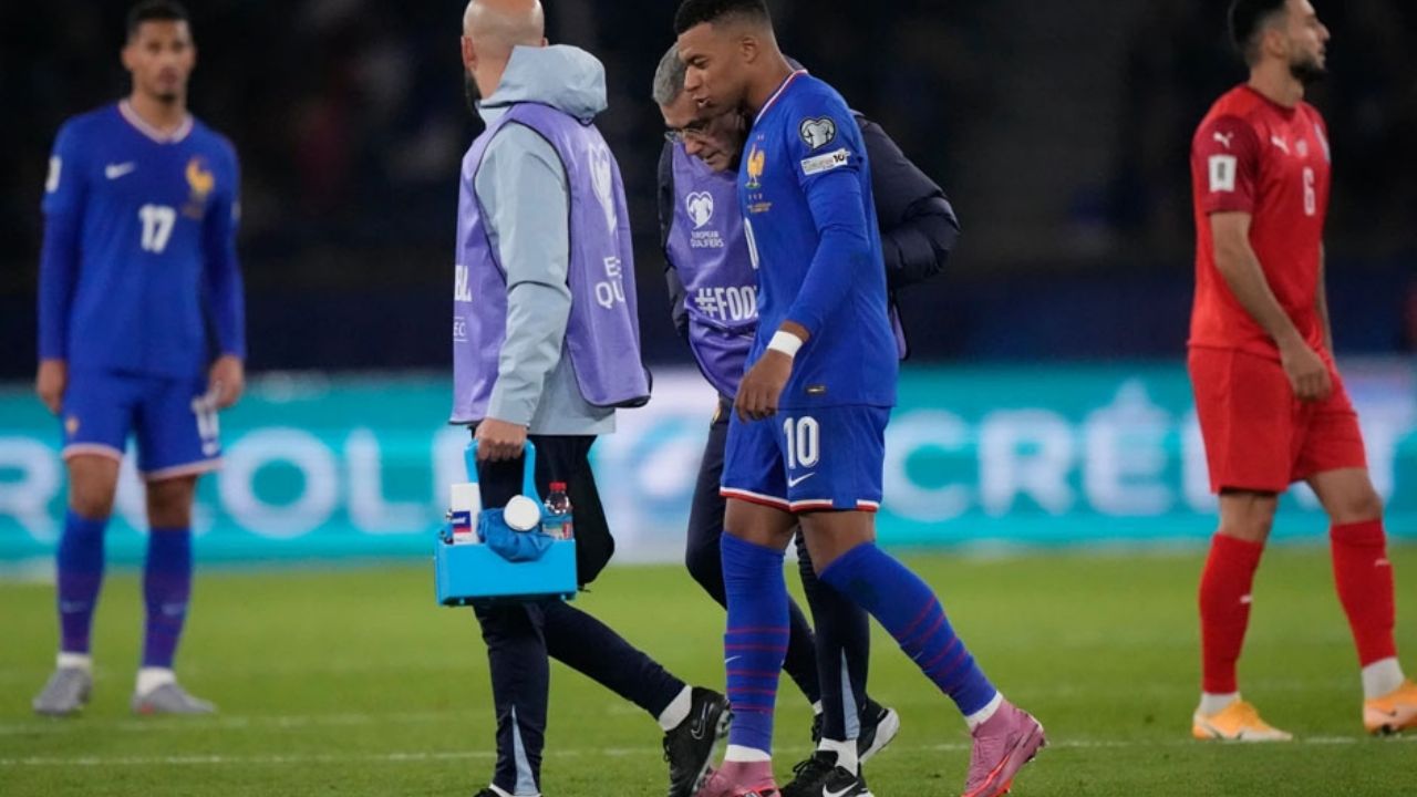 Mbappé anota, pero sale lesionado en la victoria de Francia ante Azerbaiyán