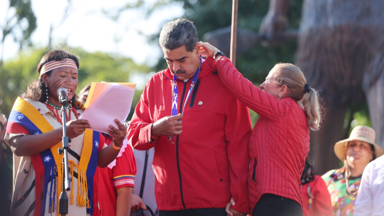 Maduro tacha de “bruja demoníaca” a Corina Machado, tras premio Nobel de la Paz