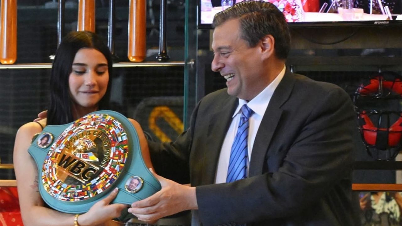 Sonora tiene a la campeona mundial más joven de la historia: Camila es nombrada monarca absoluta
