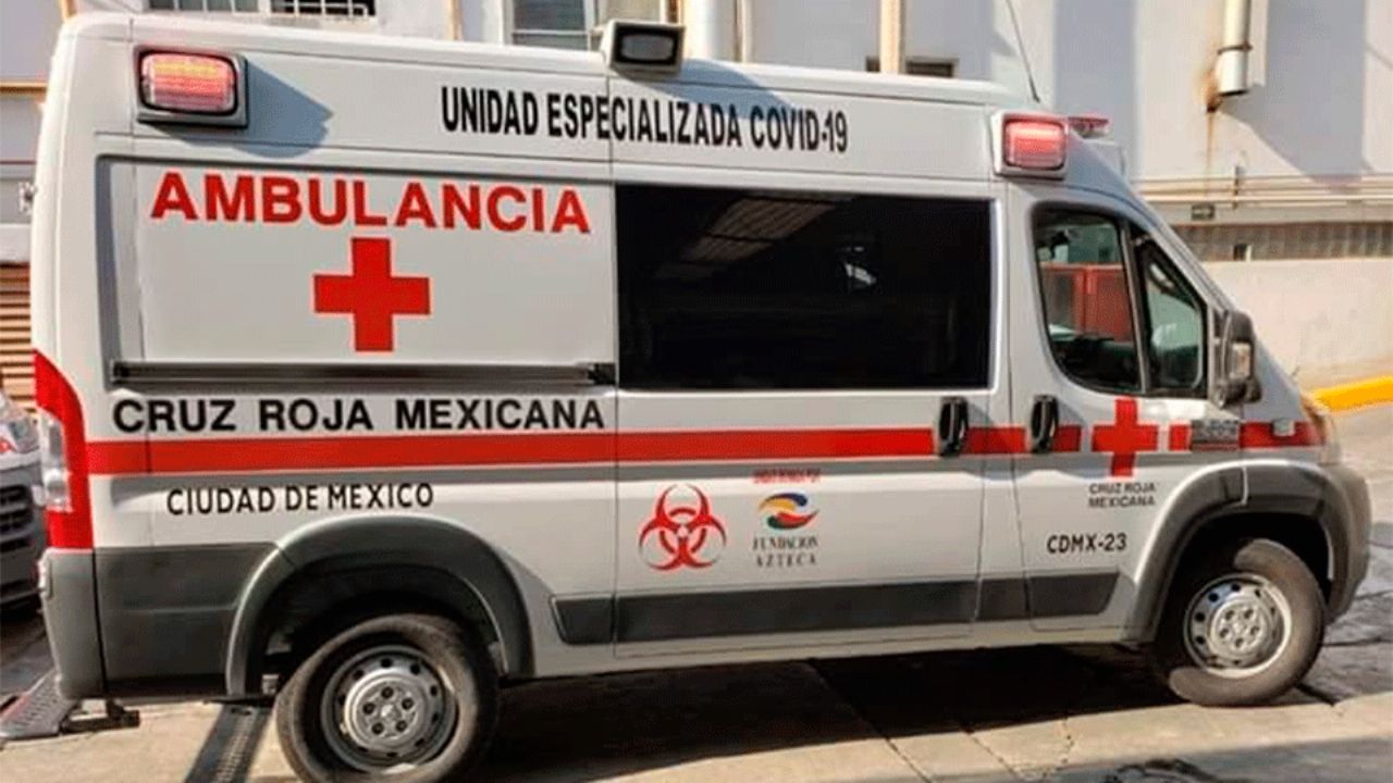 CDMX: Mujer entra en labor de parto en la calle y da a luz frente a transeúntes
