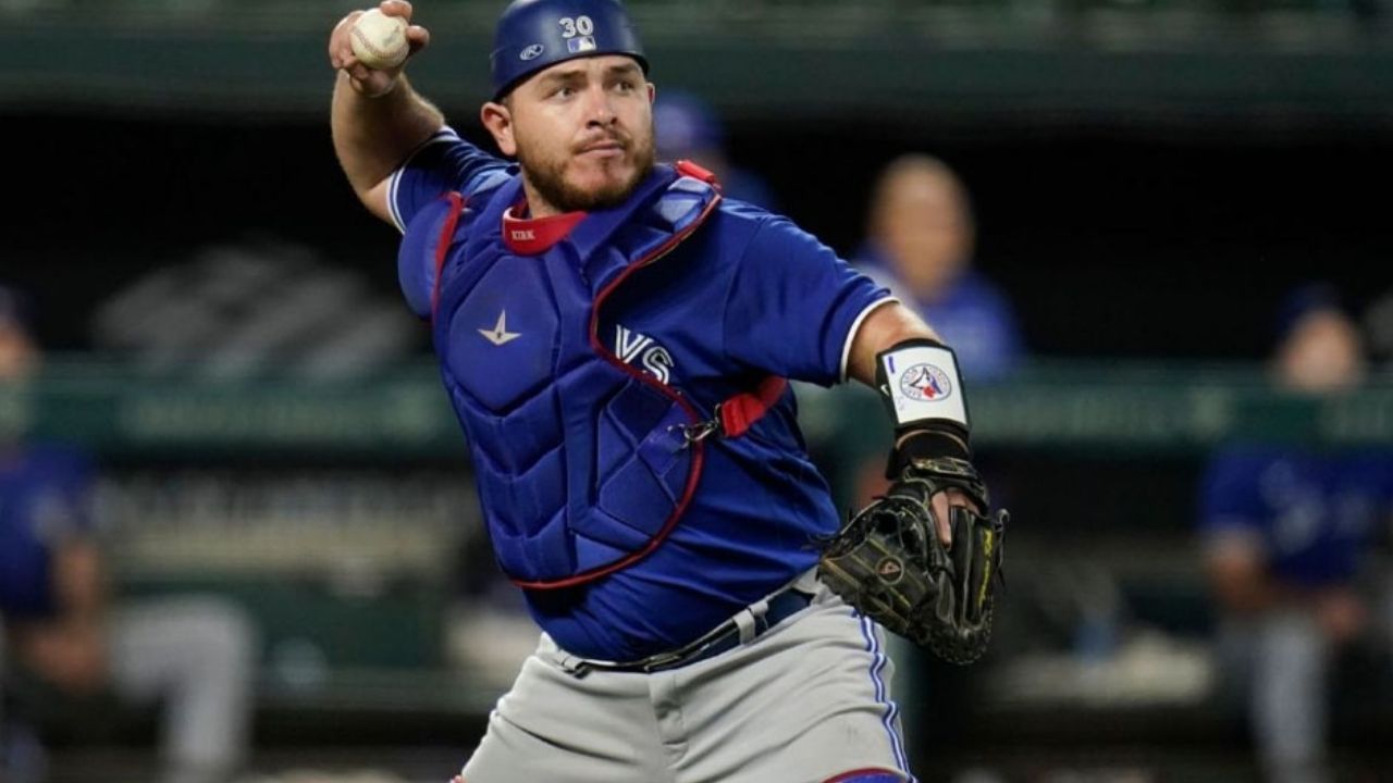 El receptor mexicano Alejandro Kirk es finalista al Guante de Oro en MLB