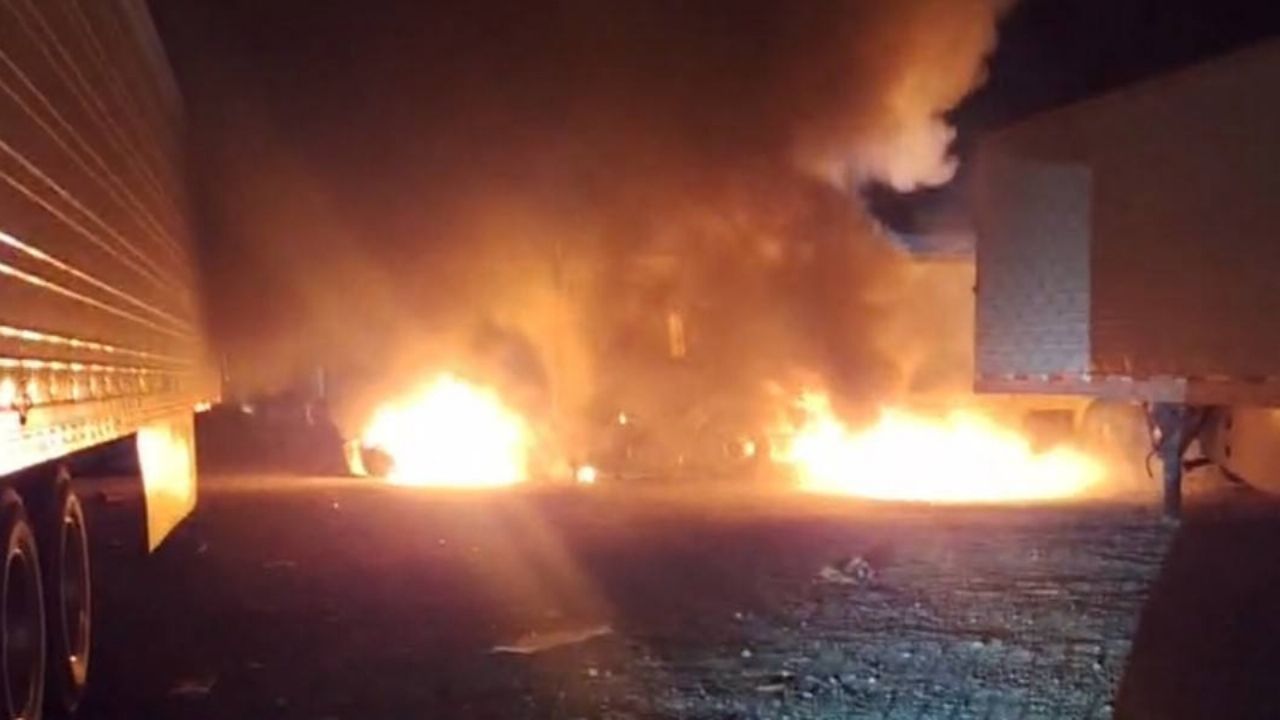 Explosión de cilindro de gas provoca incendio en taller mecánico al norte de Hermosillo