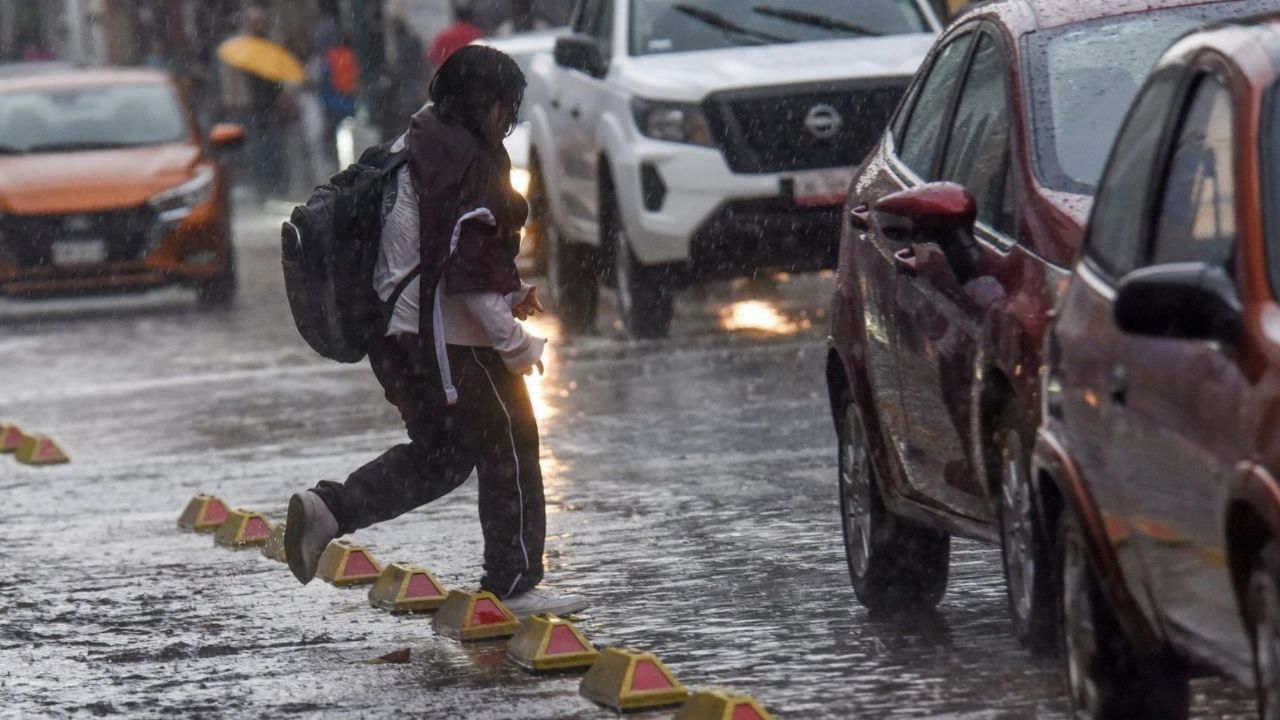 Frente frío y onda tropical provocarán lluvias y bajas temperaturas HOY 17 de octubre en México