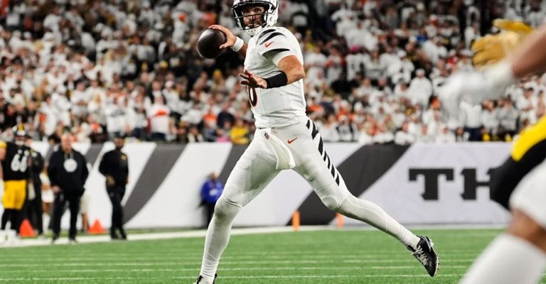 El veterano pasador mostró su colmillo ante Pittsburgh