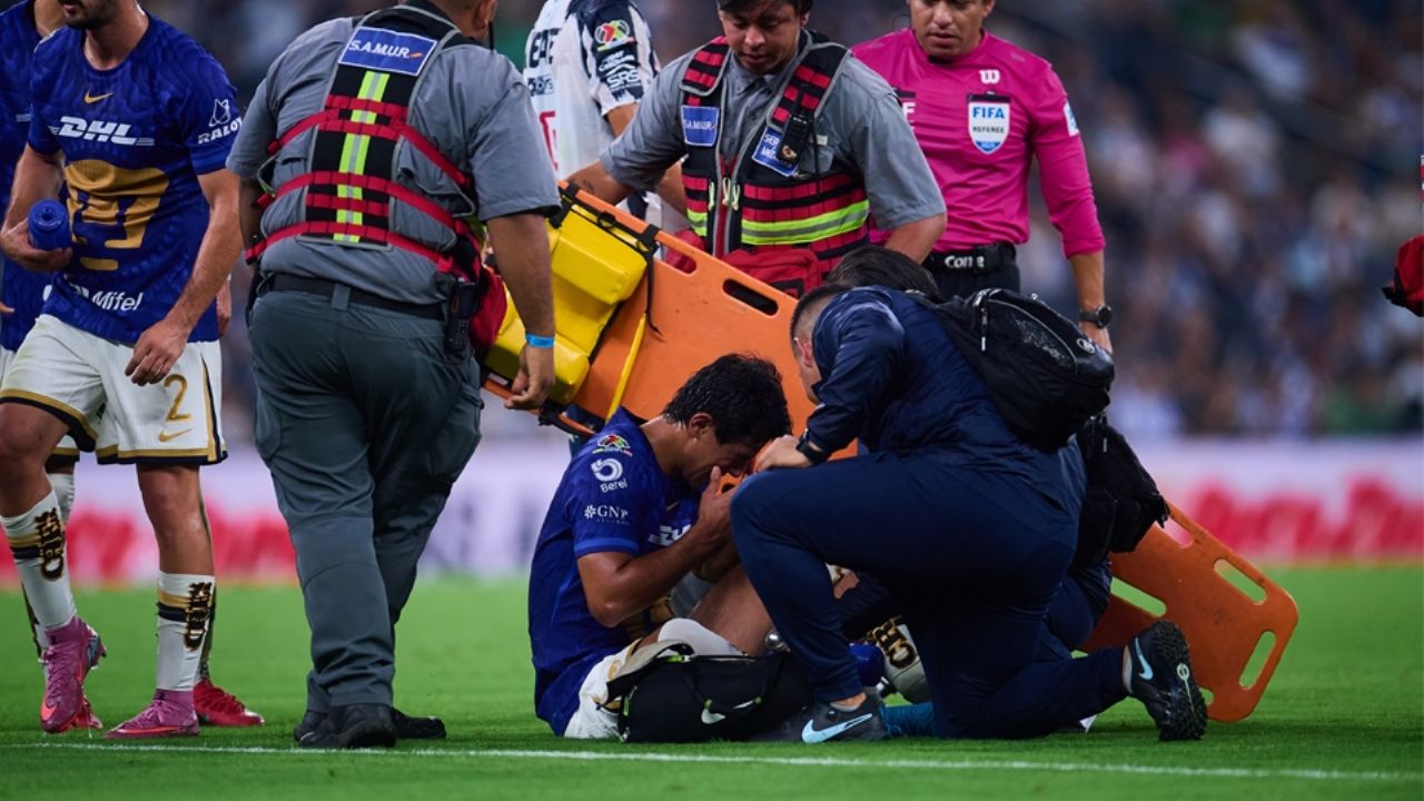 Alerta en Pumas; José Juan Macías podría perderse el resto del Apertura 2025 por fuerte lesión