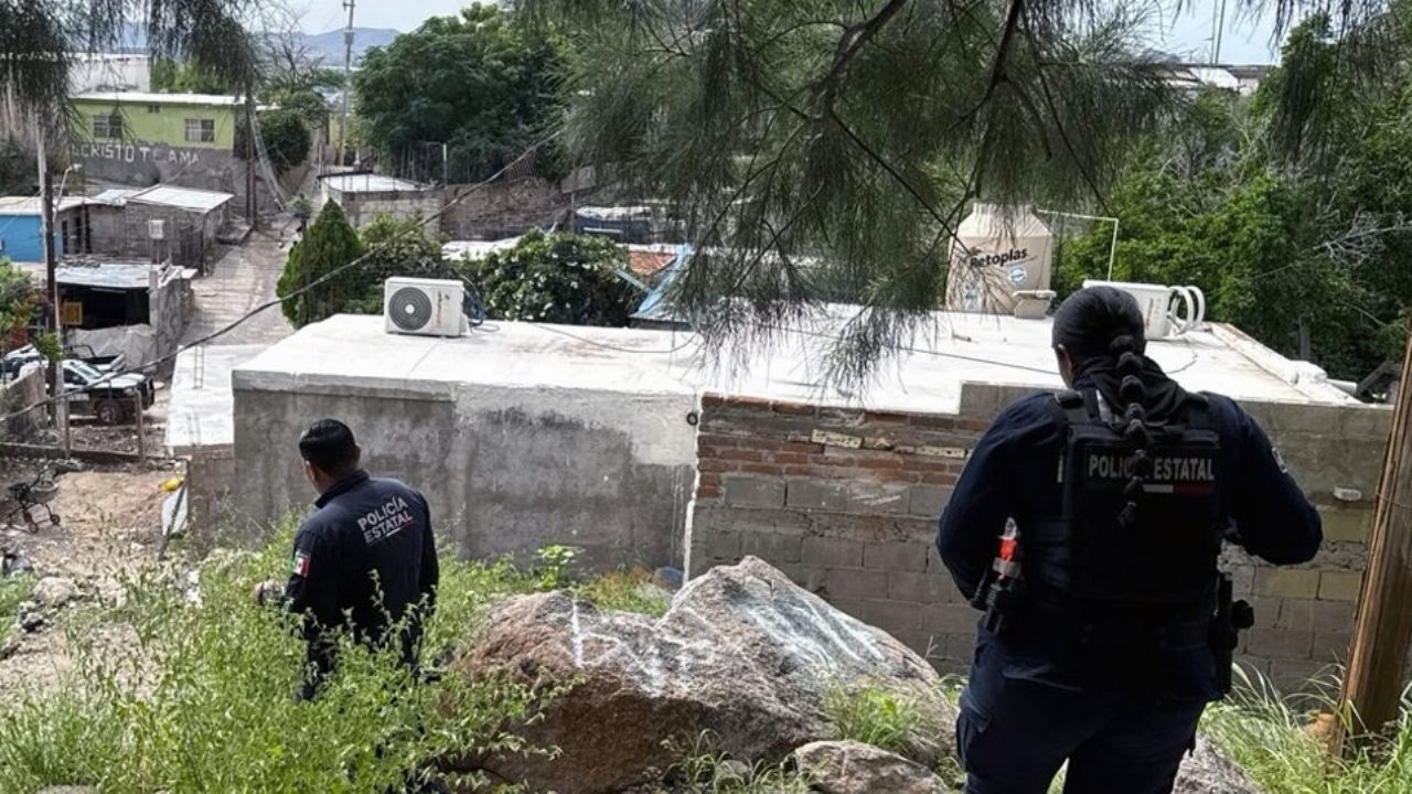 Sorprenden a dos jóvenes con pistolas y narcótico en Hermosillo; uno es menor de edad