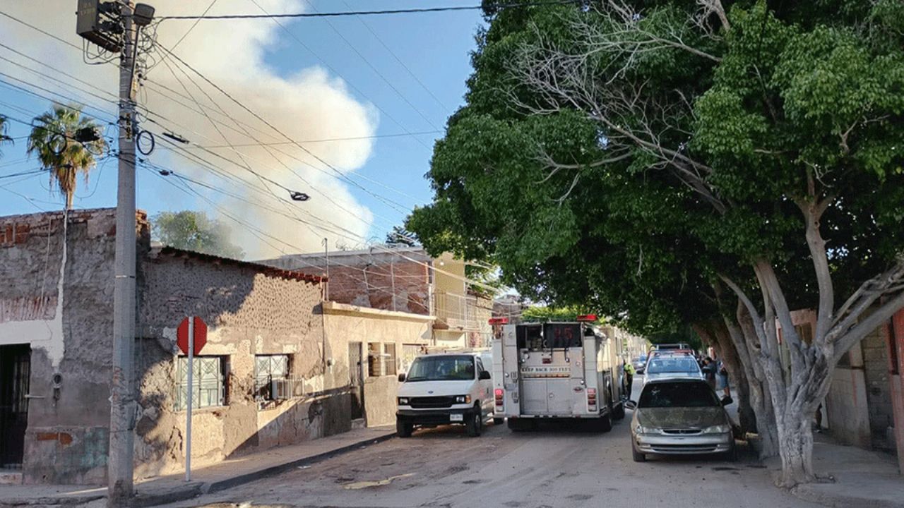 Atienden incendio en vivienda del centro de Guaymas; no se reportan heridos