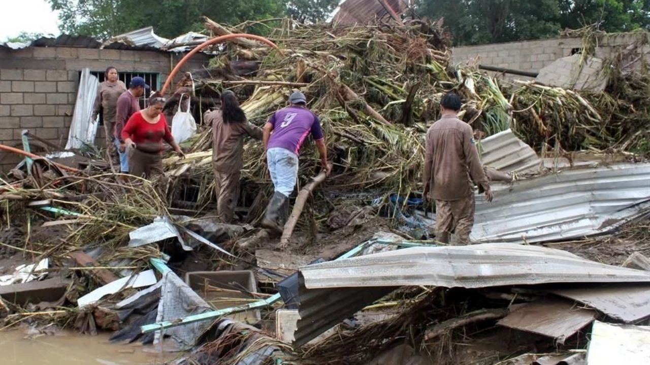 Cifra de muertos por LLUVIAS en México sube a 78; continúan labores de apoyo a damnificados