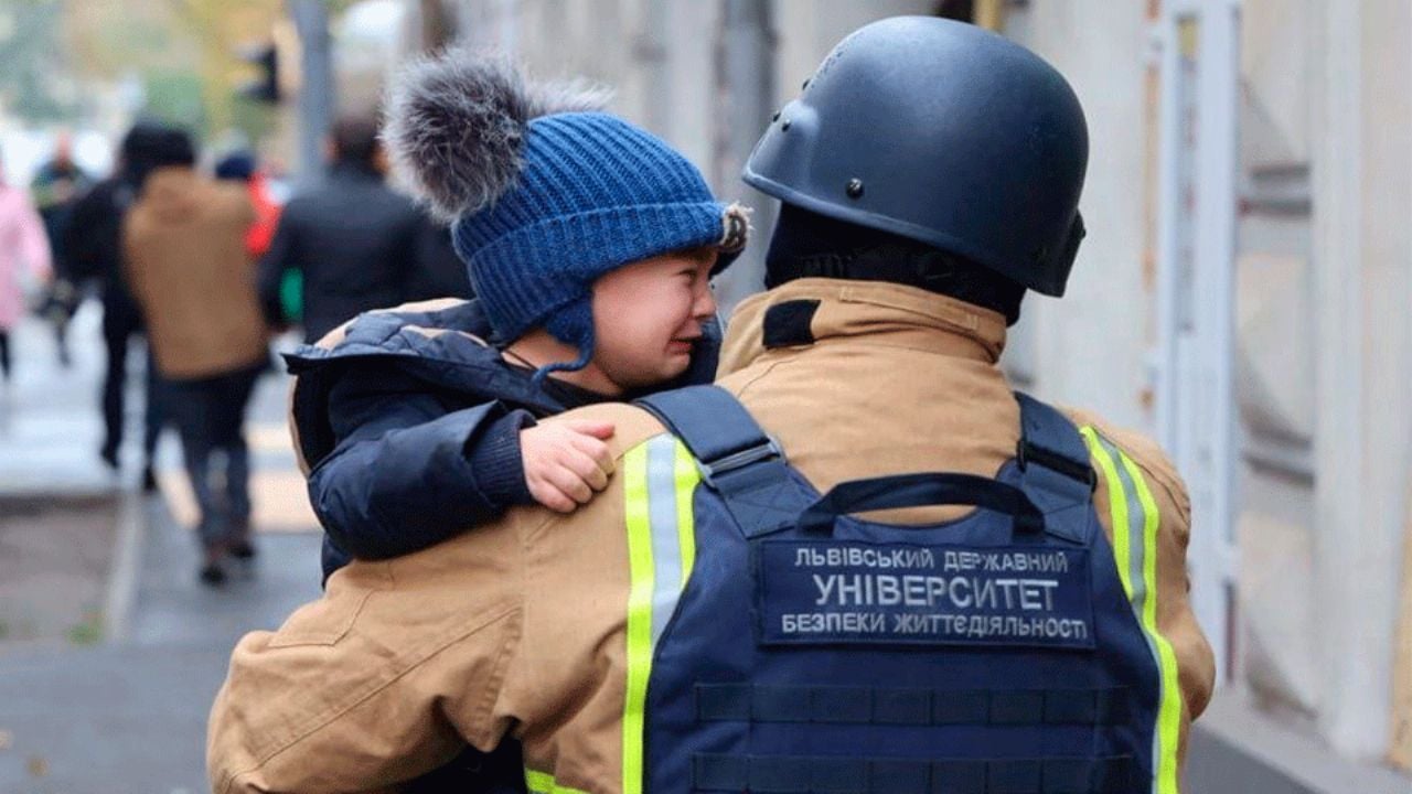 (FOTOS) Drones rusos atacan jardín de niños en Ucrania; un adulto muere y siete resultan heridos