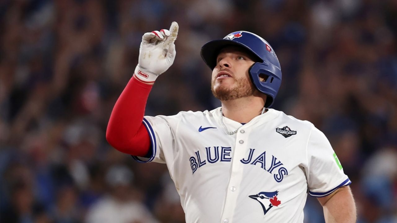 Alejandro Kirk y Blue Jays sacuden al campeón en el arranque de la Serie Mundial 2025