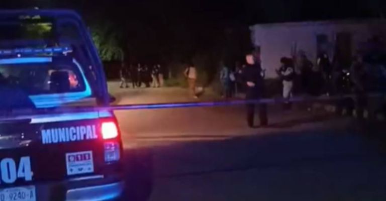 Autoridades de los diferentes niveles de gobierno acudieron al lugar de los hechos.