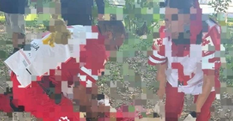 Los paramédicos confirmaron que la mujer presentaba signos de ahorcamiento.