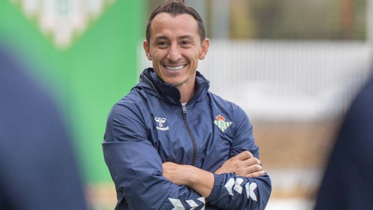 De la cancha al banquillo: Andrés Guardado comienza su etapa como entrenador en España