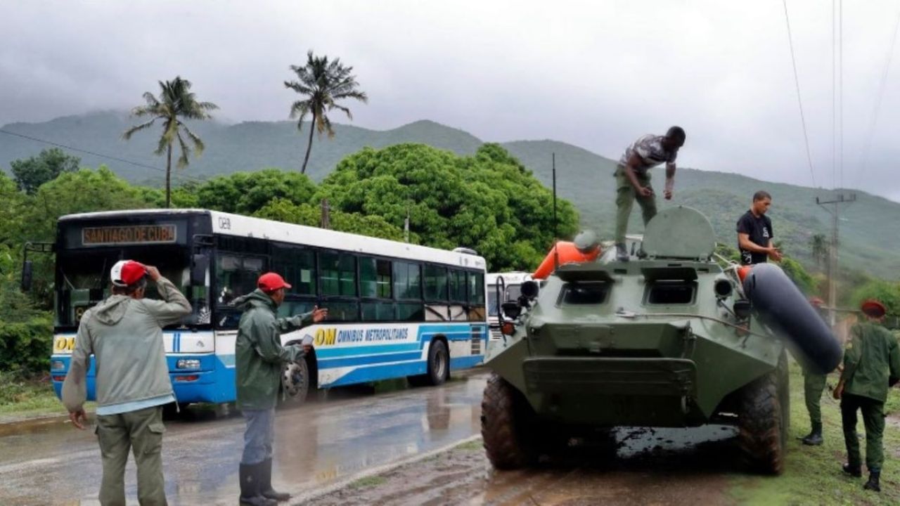 Tras DEVASTAR Jamaica, el huracán ‘Melissa’ se degrada a categoría 3 e impacta en Cuba