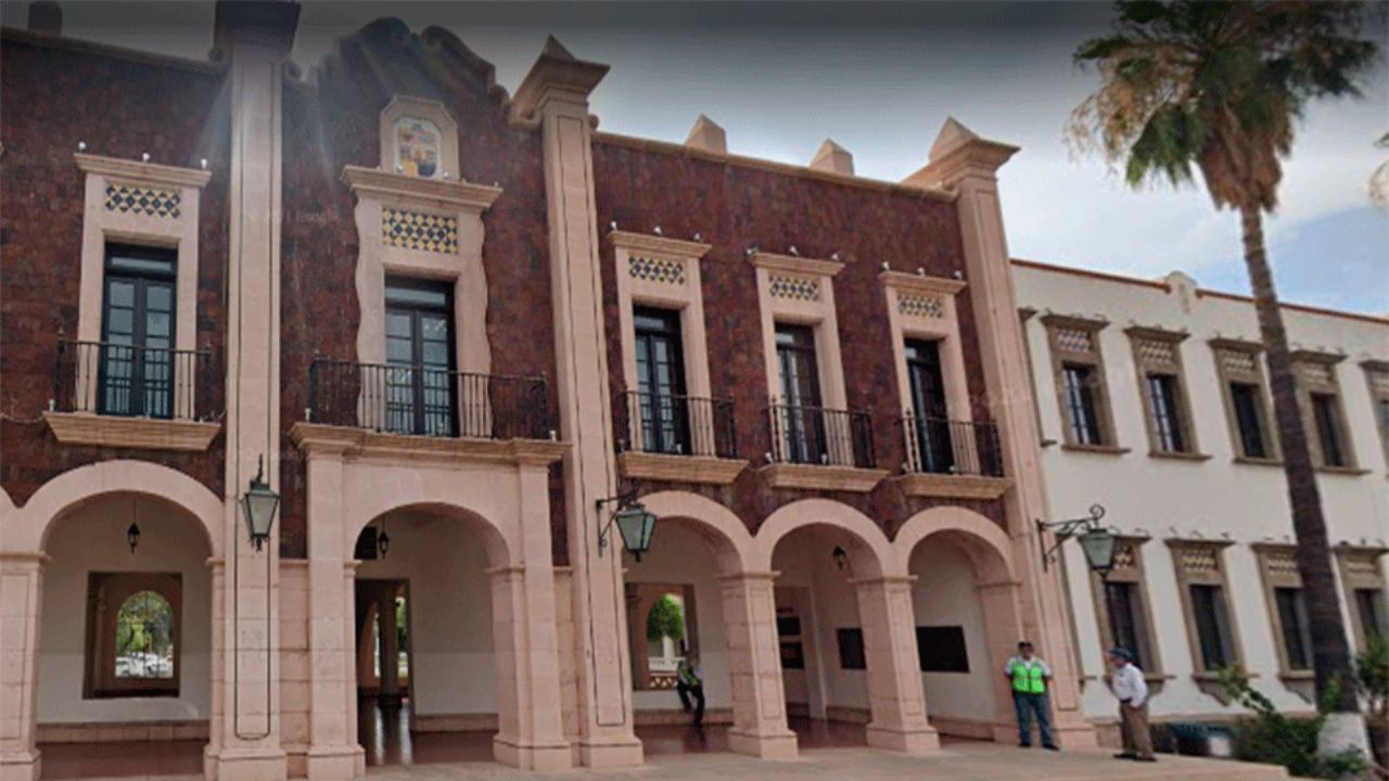 Hermosillo: Maestros de Staus cierran Unison y denuncian falta de apoyos para docentes