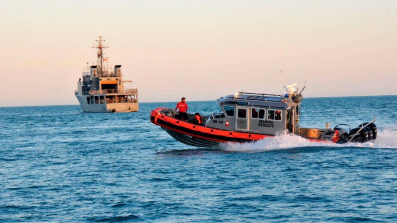 Semar rescata a 28 niños y adolescentes de un barco que se dirigía al norte de Sinaloa