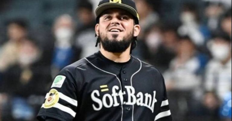 El lanzador sinaloense consiguió su primer título