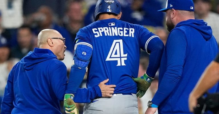 Springer se lesionó haciendo un swing