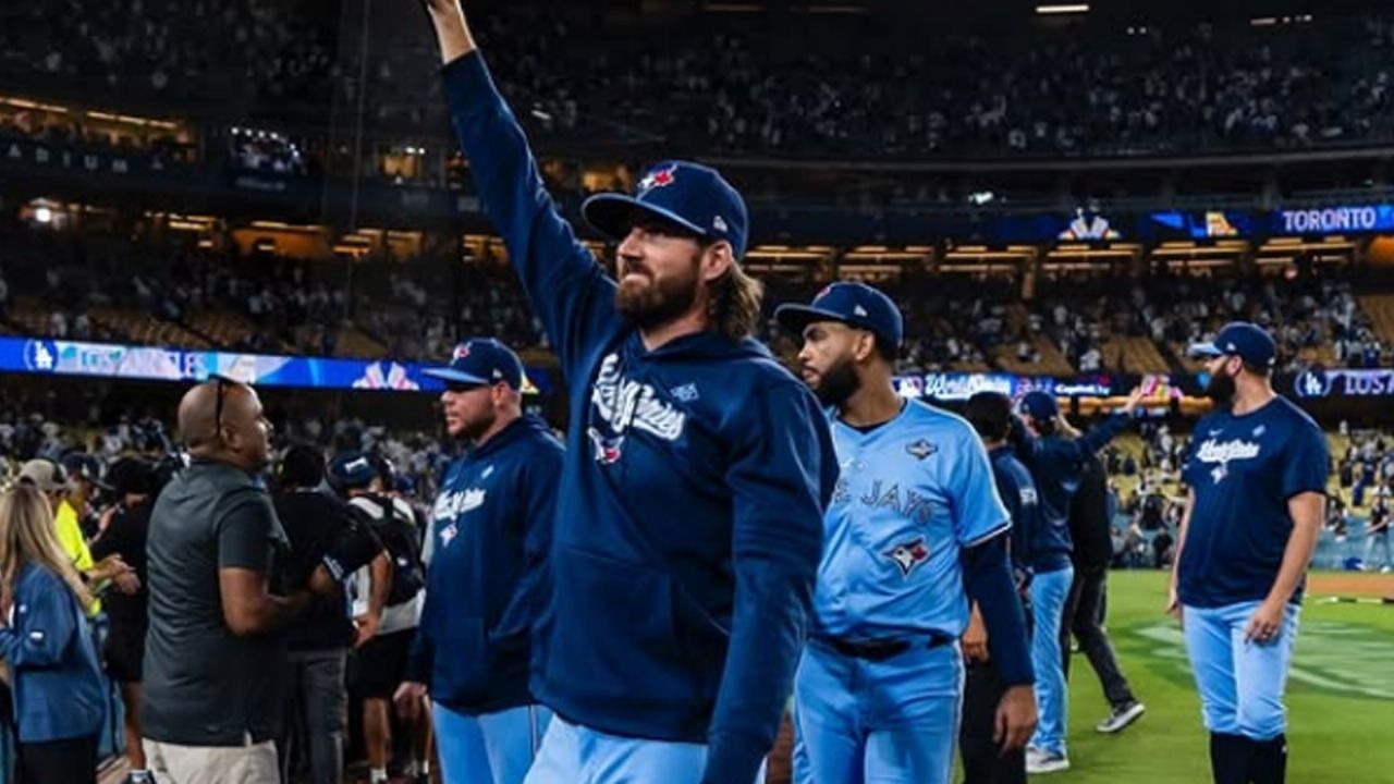 Blue Jays está a 1 victoria del título de MLB, dueño de Dodgers compra a Lakers y más en Top 3 Deportes