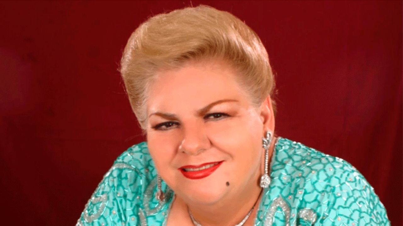 Exmánager de Paquita la del Barrio conmueve al dedicarle una ofrenda este Día de Muertos