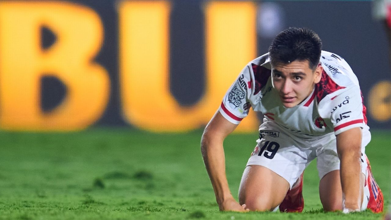 Gilberto Mora sufre una fuerte fractura; Xolos de Tijuana informa de operación en el joven delantero