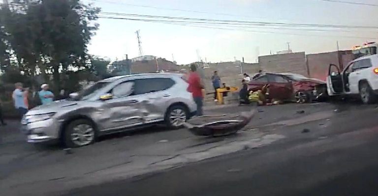 El choque múltiple ocurrió sobre la avenida Obregón.