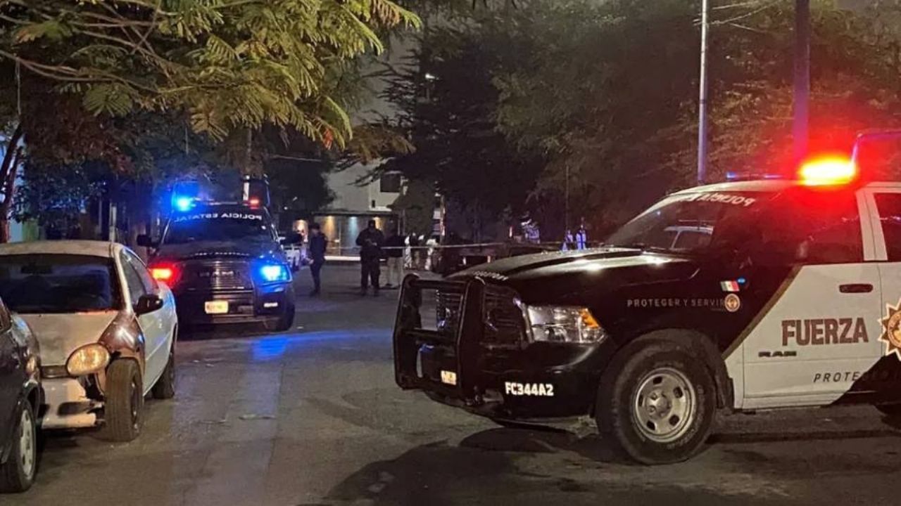 Ejecutan a balazos a hombre dentro de su propio vehículo en Monterrey; recibió tres impactos