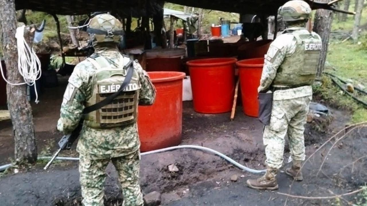 Aseguran narcolaboratorio clandestino en Culiacán; hallaron más de 4 toneladas de químicos