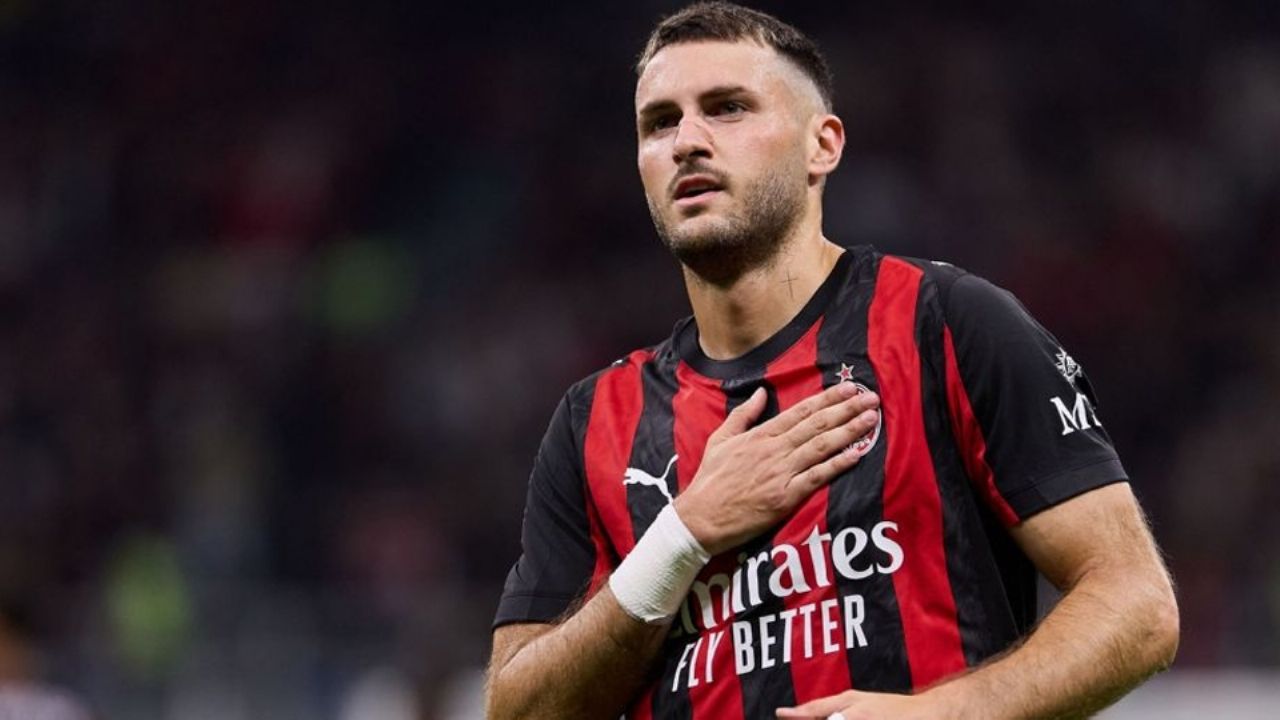 ‘Santi’ Giménez recibe ultimátum en la Serie A; el AC Milan busca darle salida al delantero mexicano