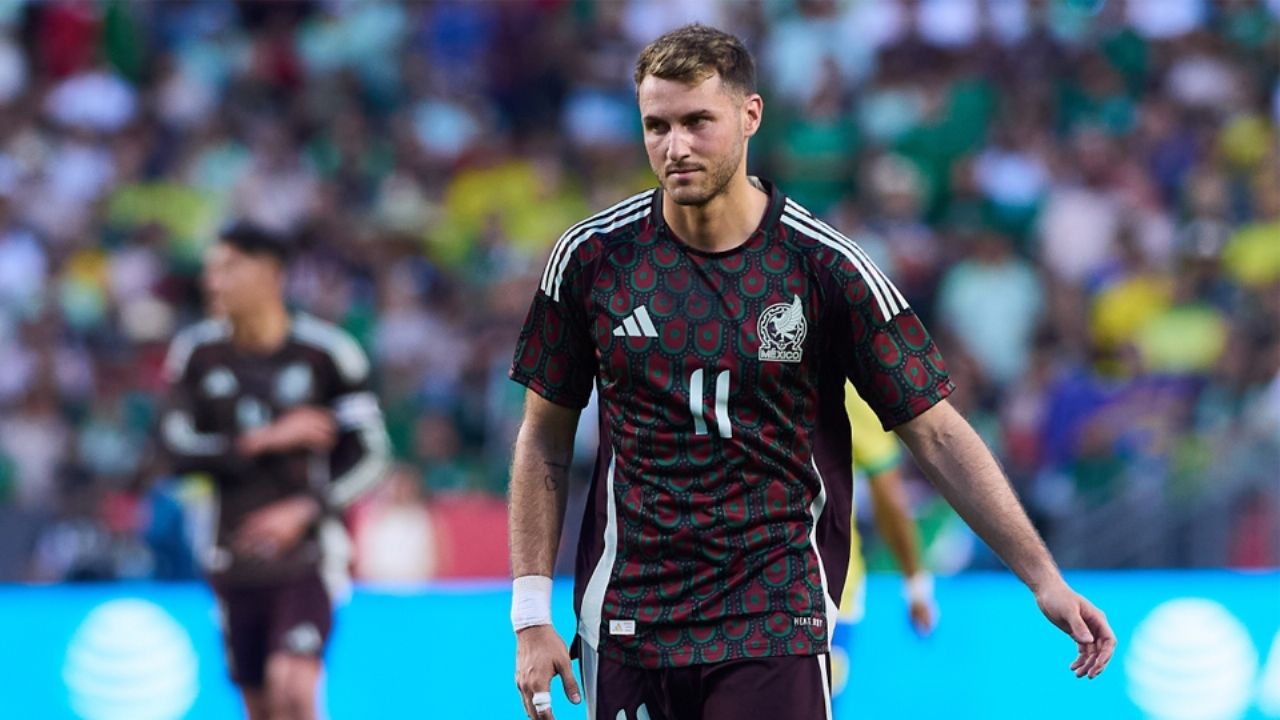 ‘Santi’ Giménez enciende las alarmas por su lesión; se perderá la convocatoria de la Selección Mexicana