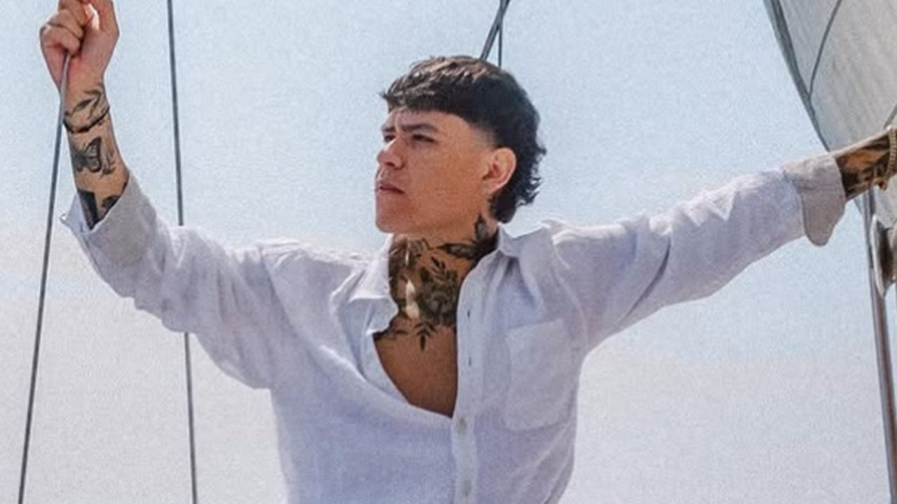 Junior H se disculpa tras cantar ‘El Azul’, biopic de Michael Jackson y más en Tribuna Top 3 Espectáculos