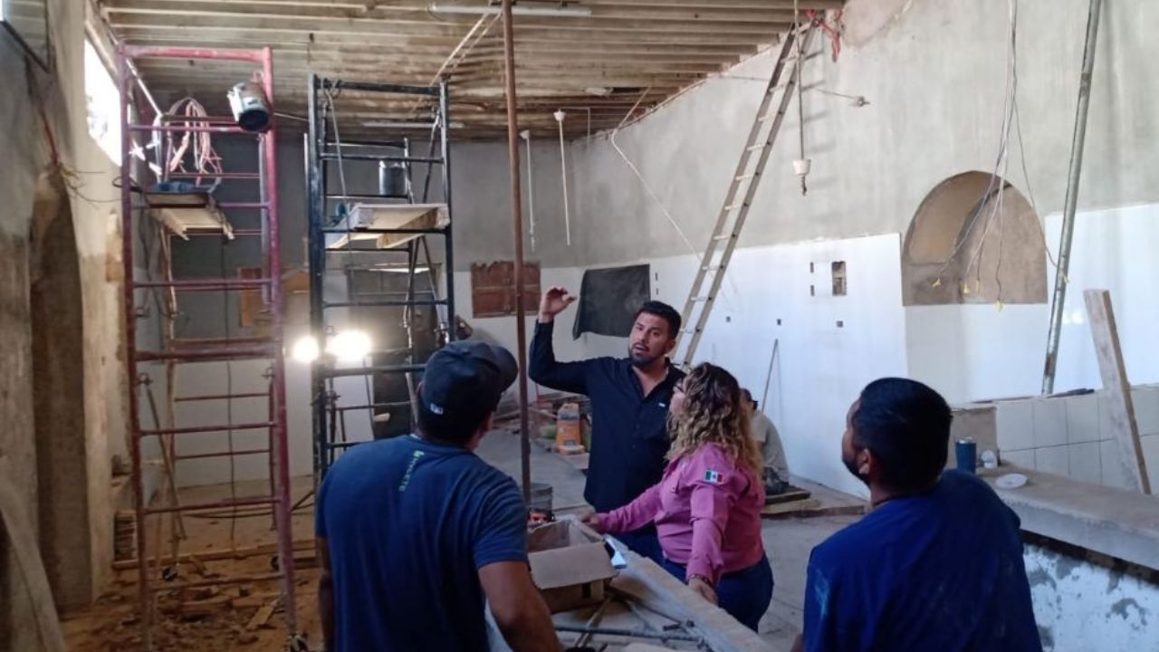 Avanza mejoras en el mercado municipal de Guaymas; intervienen área de cocina y alimentos