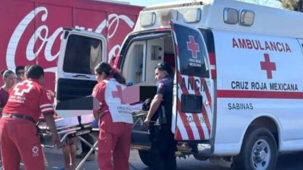 Motociclista se debate entre la vida y la muerte tras chocar con una camioneta en Guaymas