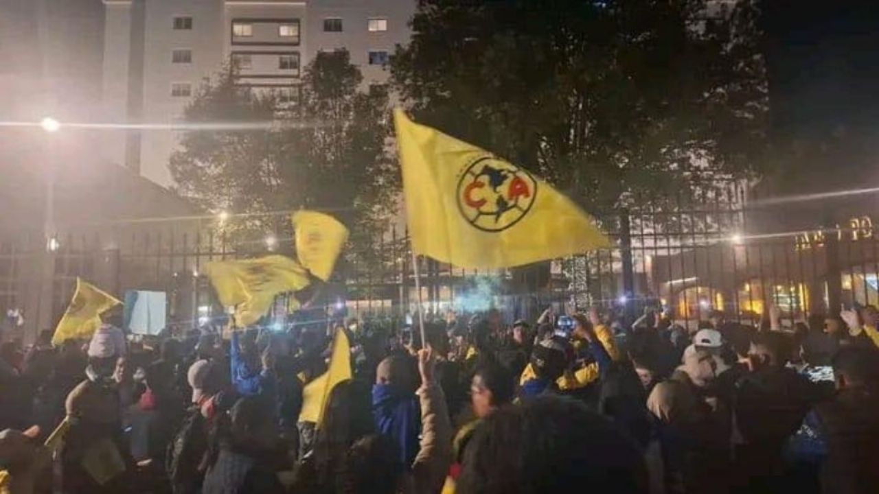 VIDEOS: Enfrentamiento entre aficionados del América y Toluca deja lesionados y daños materiales