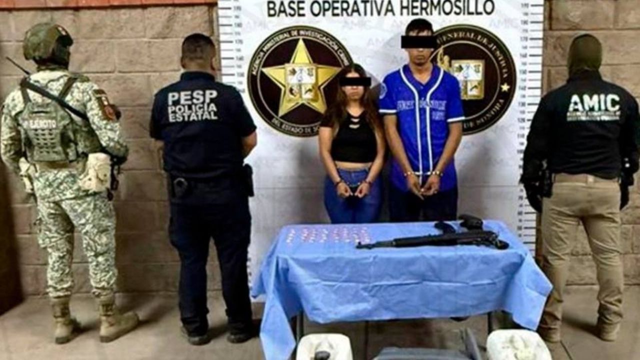 Capturan a pareja durante cateo en Hermosillo; tenían droga, ‘cuerno de chivo’ y auto robado