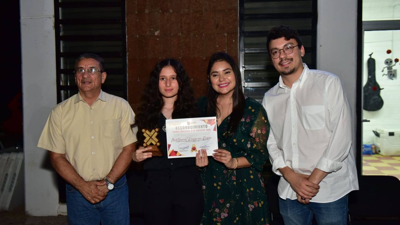 Montserrat Raygoza, promesa del arte en la región del Mayo; recibió Premio a la Juventud Navojoense