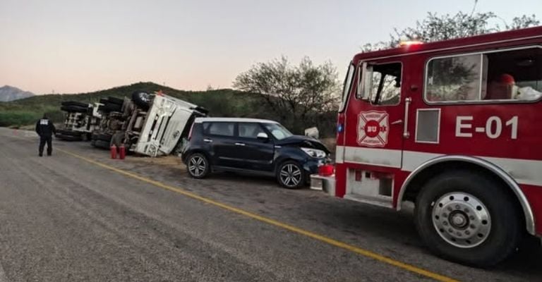 De forma extraoficial se reportaron tres personas lesionadas.