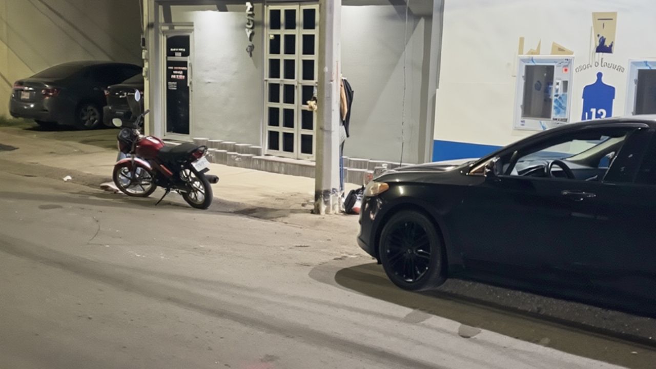 Falta de precaución: Automovilista le corta circulación a motociclista en Ciudad Obregón