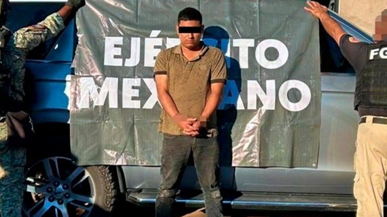 Detienen a presunto criminal en Rosario de Tesopaco; llevaba arma larga y 2 mil dosis de droga