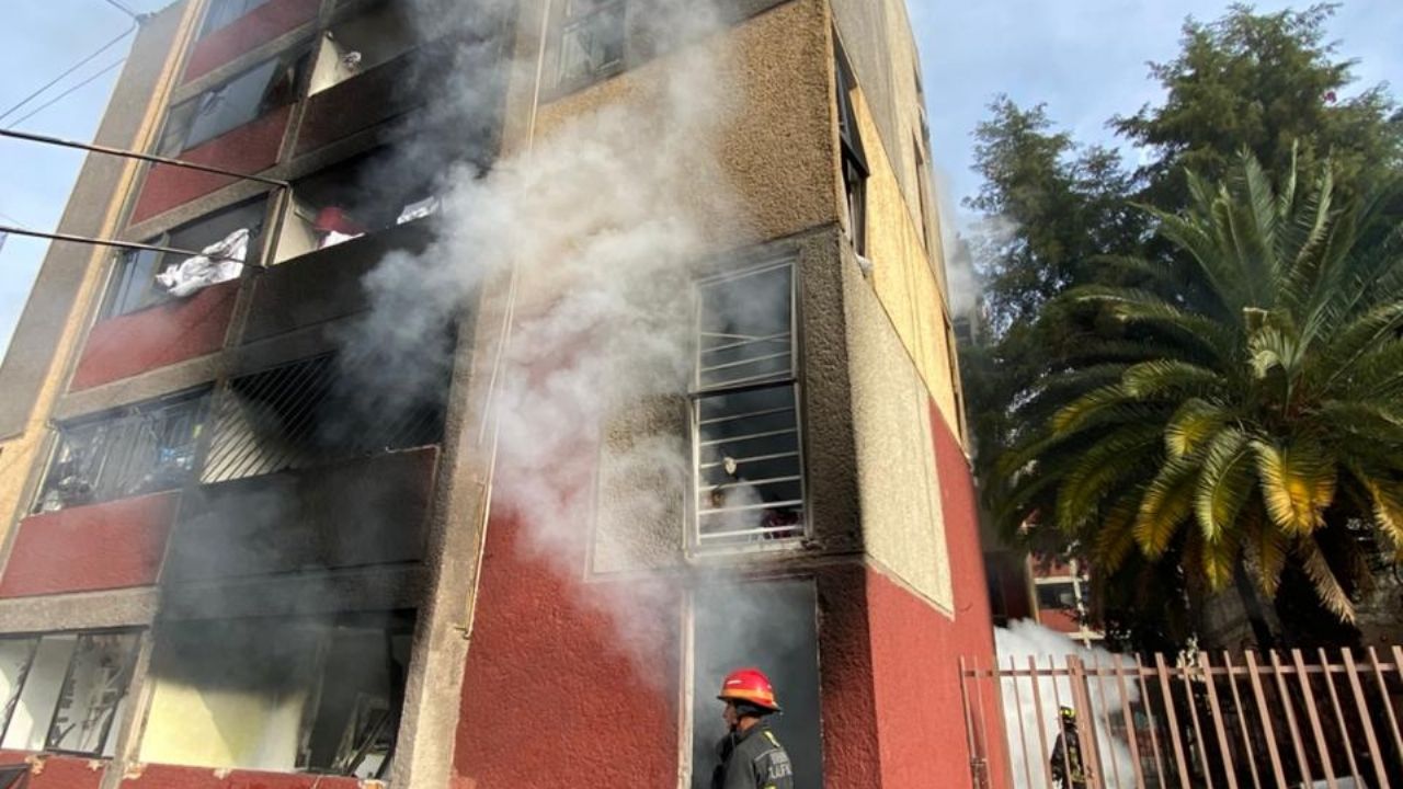 Alerta: Explosión por gas en Tlalnepantla daña edificio de departamentos y deja 3 víctimas