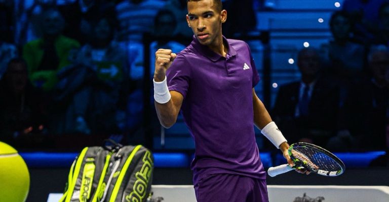 Auger-Aliassime festeja uno de sus puntos