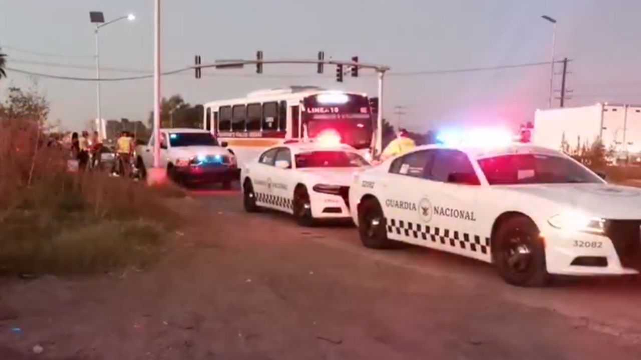 Elementos de la AMIC y vehículo particular protagonizan FUERTE CHOQUE en Ciudad Obregón