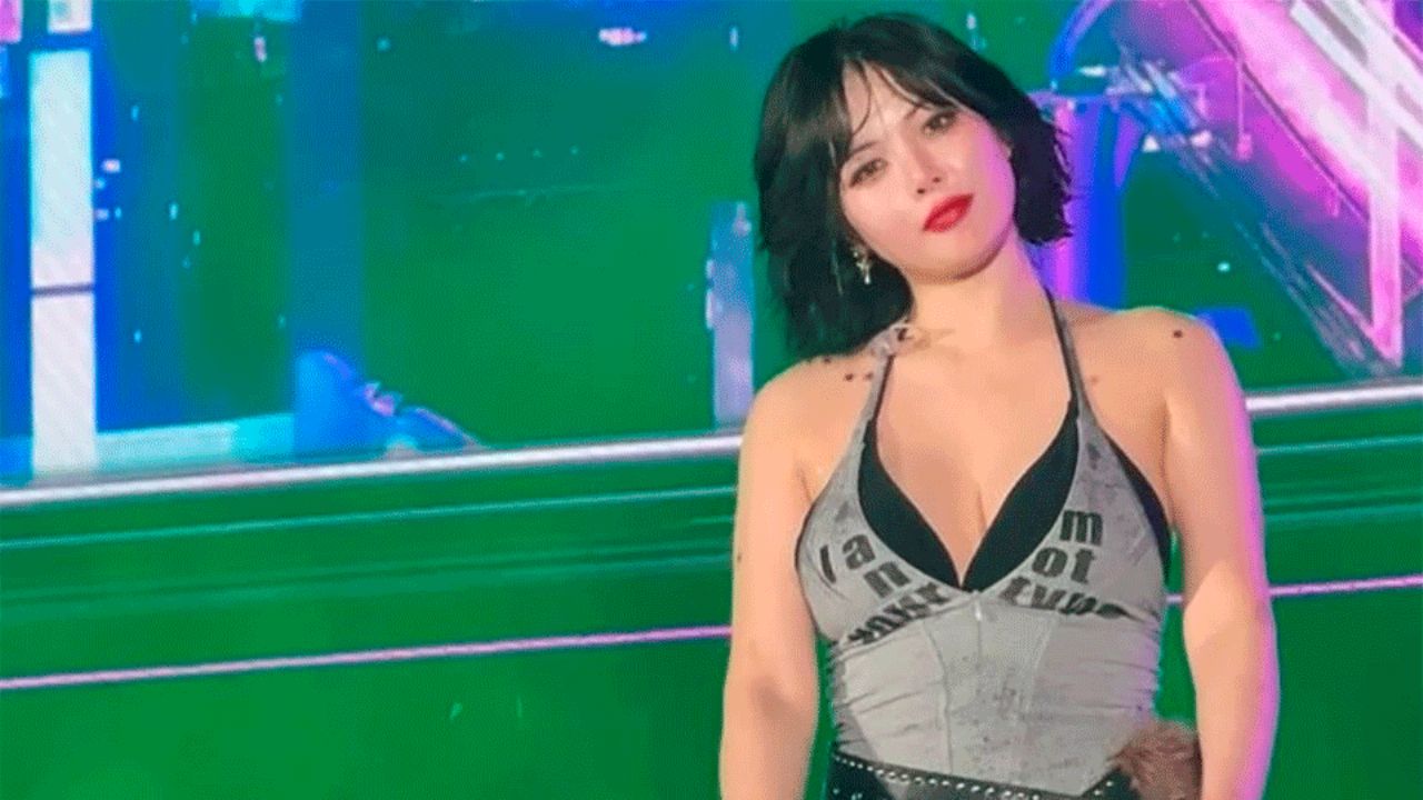 (VIDEO) La estrella de K-pop Hyuna se desvanece sobre el escenario durante su show