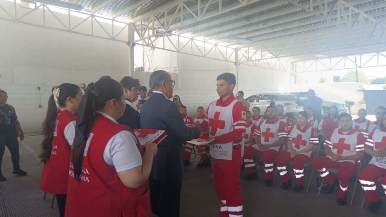 Reconocen a socorristas que participaron en rescate por el incendio de Waldo’s en Hermosillo