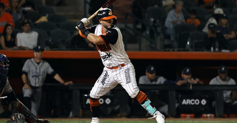 Naranjeros batalló a la ofensiva