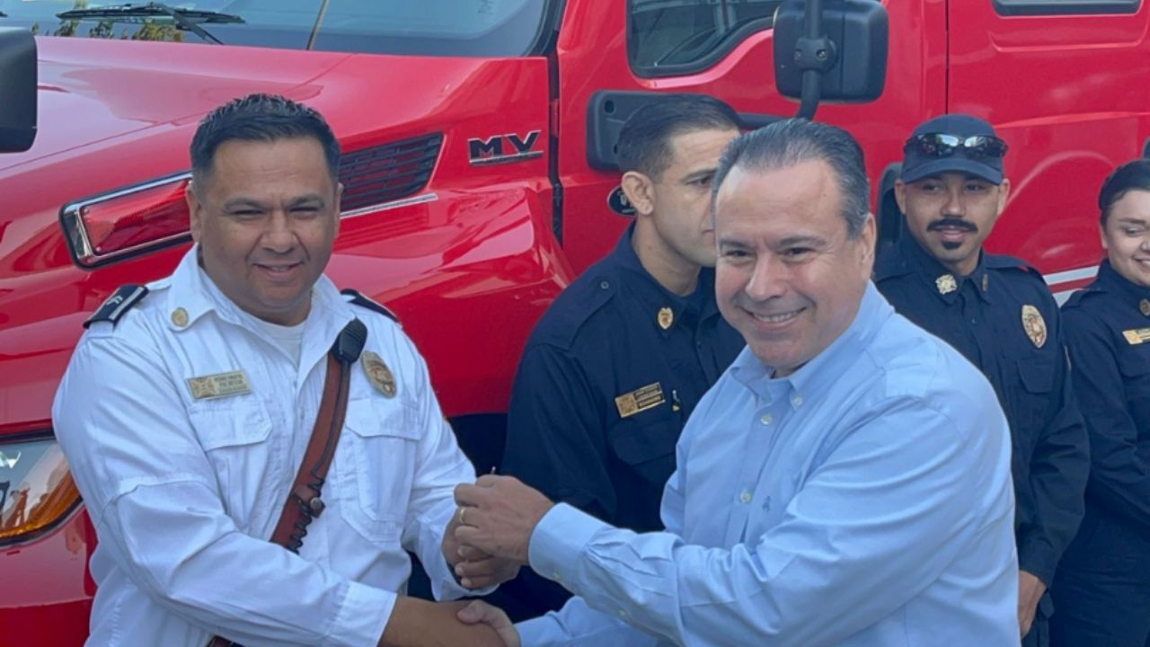 Alcalde de Hermosillo entrega cuatro nuevas unidades al Cuerpo de Bomberos