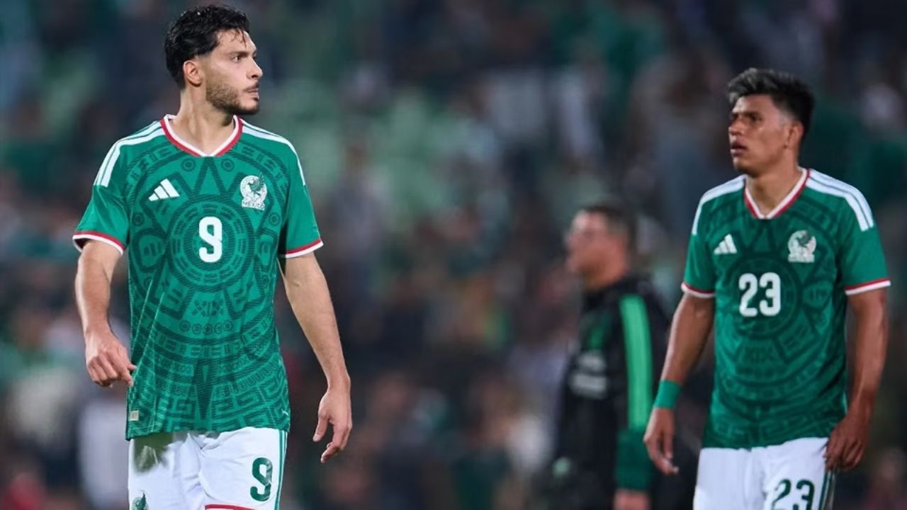 Raúl Jiménez arremete contra la afición tras abucheos y gritos homofóbicos a la Selección Mexicana